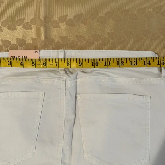 Curves 360 by NYDJ Slim Ankle Jeans. Size 8 short - Picture 10 of 13